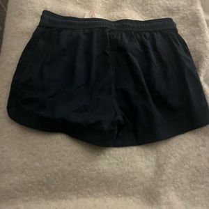 Brand new Vineyard vine short size xxs